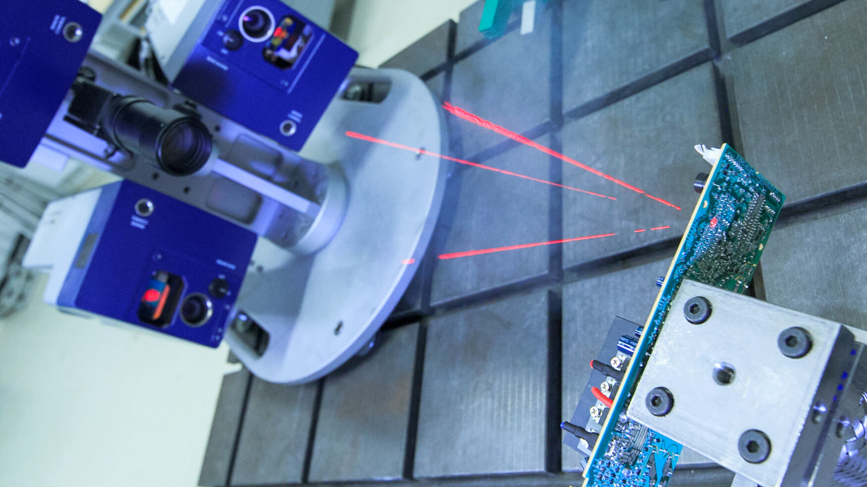 infinergies_electronique_de_puissance_test_vibrometrie_laser test de validation carte électronique, vibrométrie laser 3D, mesure vibratoire sans contact
